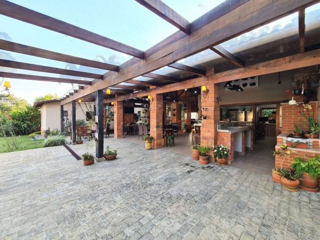 Casa com 2000m² 5 quartos e 4 banheiros, à venda, no bairro Parque Dom Henrique em Cotia