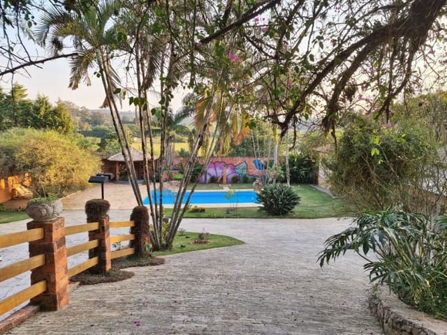 Casa com 2000m² 5 quartos e 4 banheiros, à venda, no bairro Parque Dom Henrique em Cotia