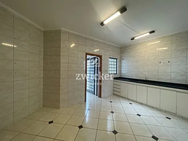 Casa com 200m² 3 quartos e 3 banheiros, para alugar, no bairro Vila Engler em Bauru