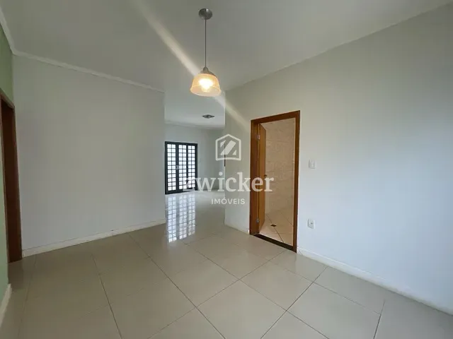 Casa com 200m² 3 quartos e 3 banheiros, para alugar, no bairro Vila Engler em Bauru