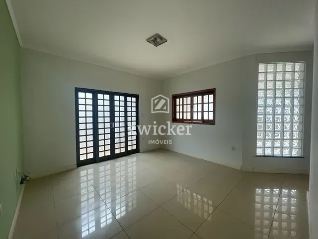 Casa com 200m² 3 quartos e 3 banheiros, para alugar, no bairro Vila Engler em Bauru