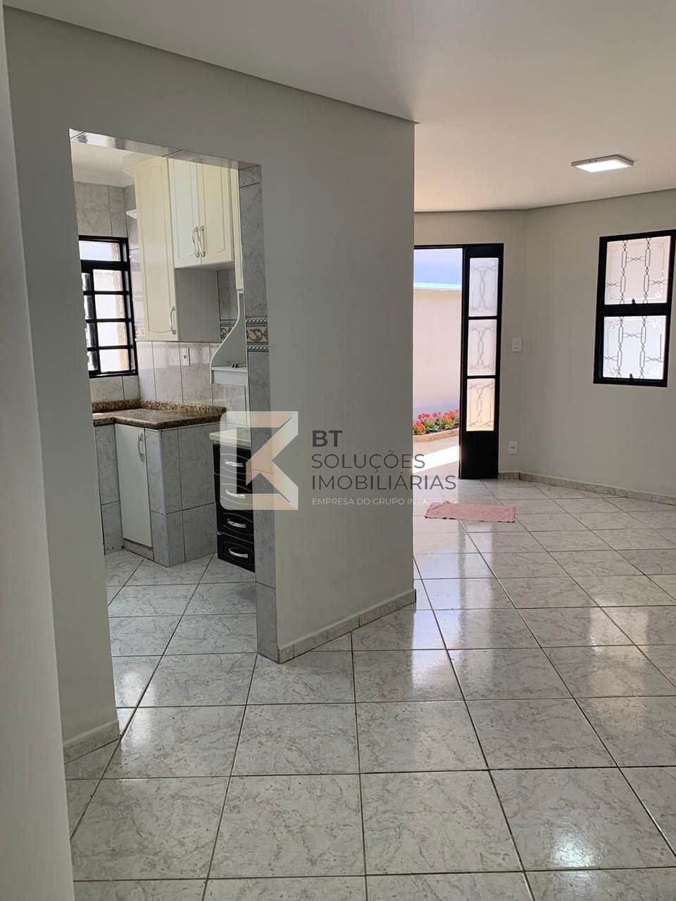 Casa à venda com 2 quartos, 120m² - Foto 2