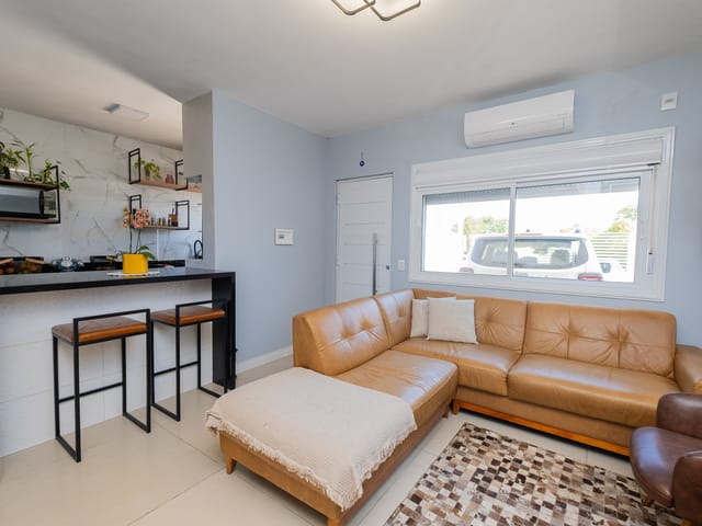 Casa com 258m² 3 quartos e 3 banheiros, à venda, no bairro Laranjal em Pelotas