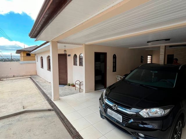 Locação - Casa com 3 quartos (sendo 1 suíte), 2 vagas, Área gourmet, 145 m², Olarias.