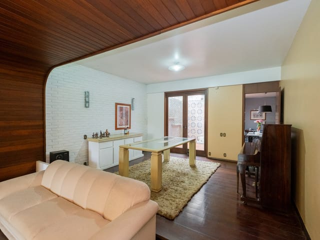 Casa com 680m² 4 quartos e 5 banheiros, à venda, no bairro Centro em Pelotas