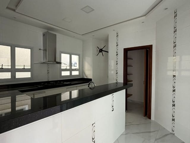 Casa com 300m² 4 quartos e 3 banheiros, à venda, no bairro Jardim San Marino em São José dos Campos