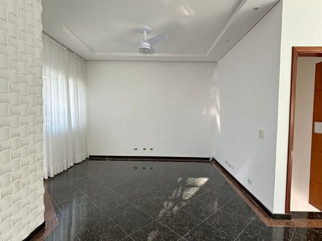 Casa com 300m² 4 quartos e 3 banheiros, à venda, no bairro Jardim San Marino em São José dos Campos