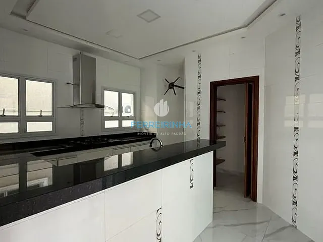 Casa com 300m² 4 quartos e 3 banheiros, à venda, no bairro Jardim San Marino em São José dos Campos