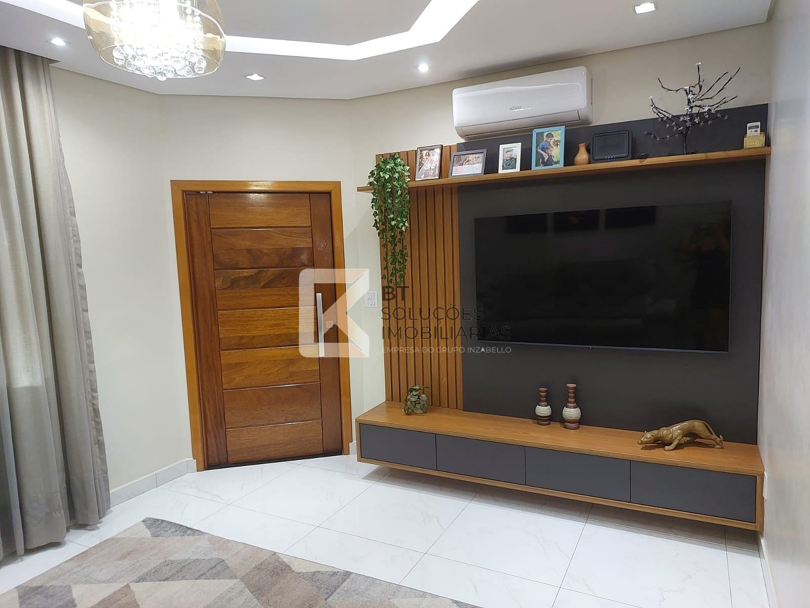 Casa à venda com 3 quartos, 151m² - Foto 1