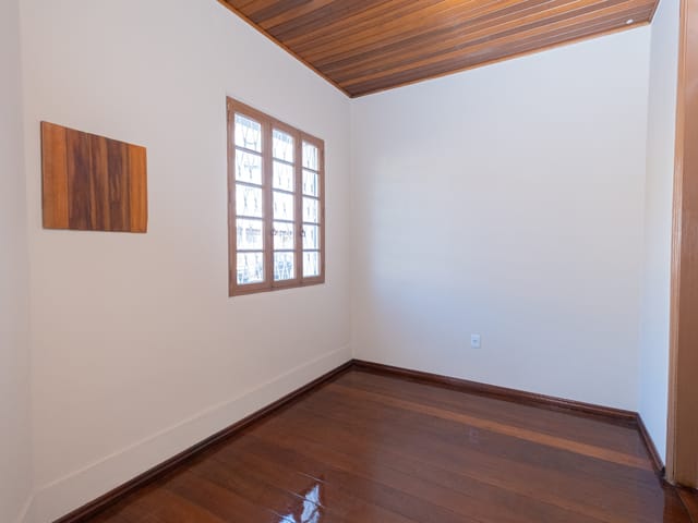 Casa 2 quartos e 1 banheiro, à venda, no bairro Centro em Pelotas