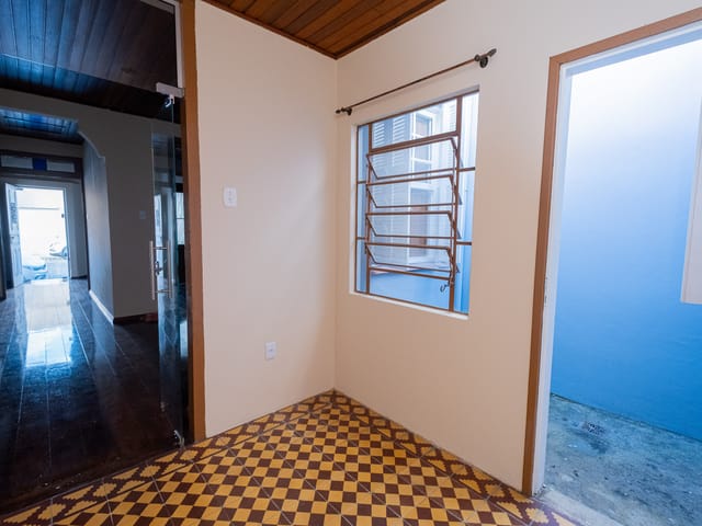 Casa 2 quartos e 1 banheiro, à venda, no bairro Centro em Pelotas
