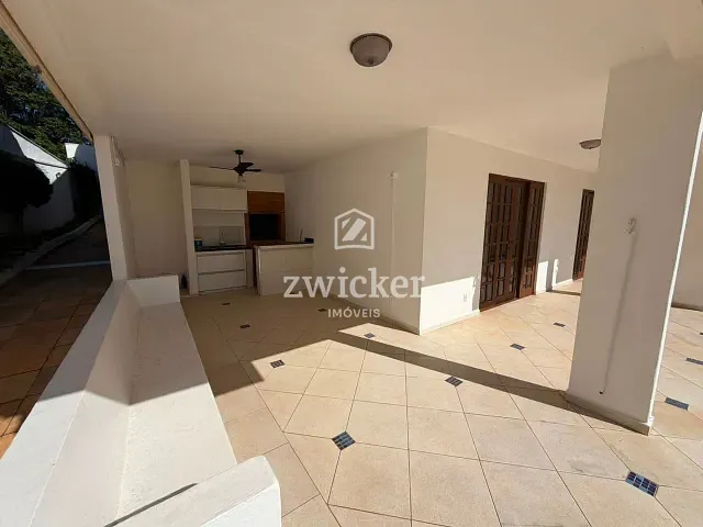 Casa com 557m² 3 quartos e 5 banheiros, à venda ou para alugar, no bairro Residencial Tivoli em Bauru