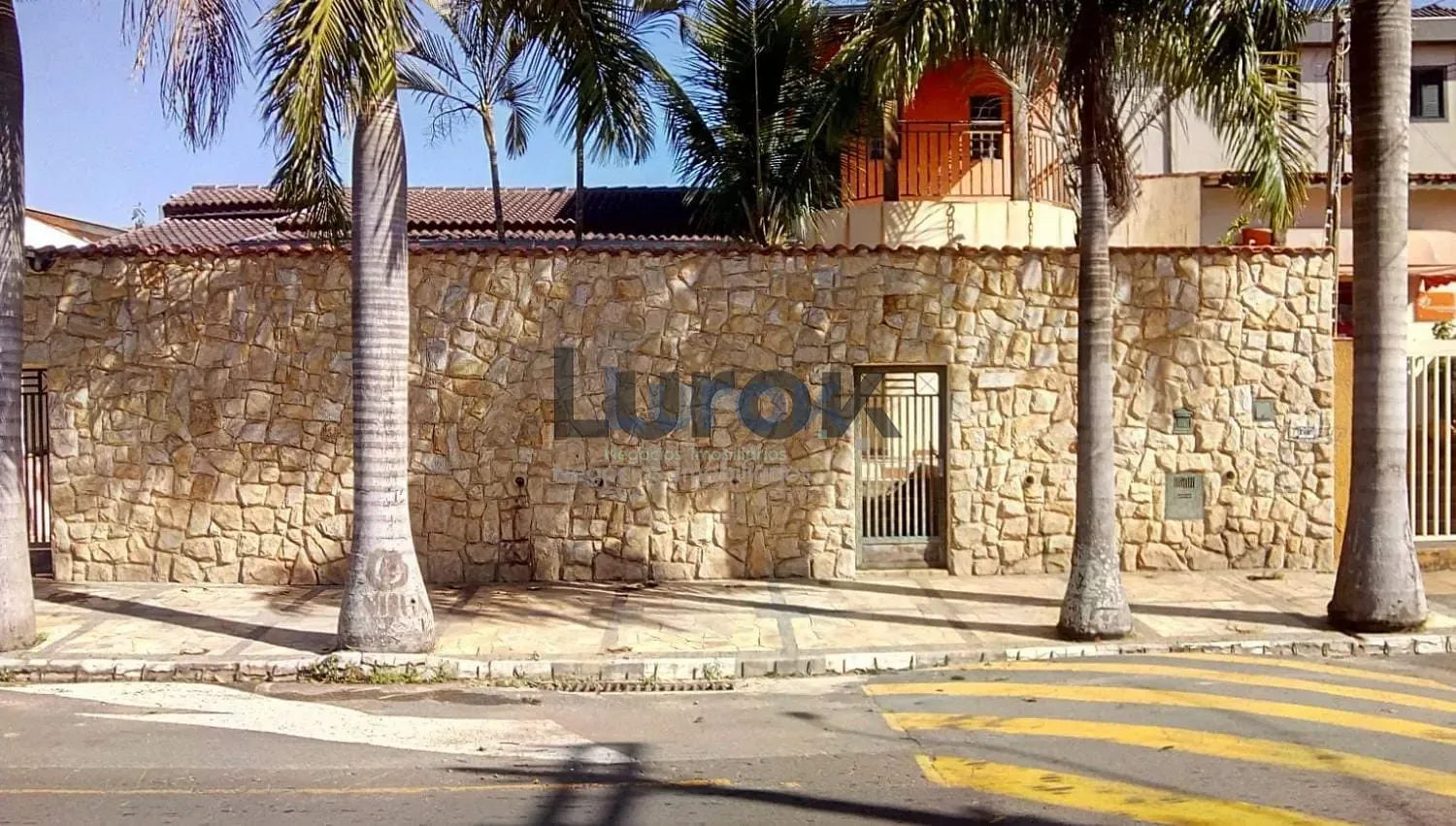 Casa, 4 quartos, 225 m² - Foto 1