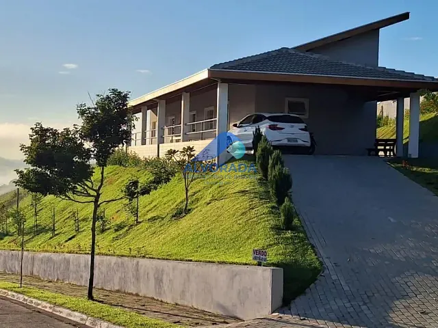 Casa com 1036m² 3 quartos e 3 banheiros, à venda, no bairro Condomínio Residencial Mantiqueira em São José dos Campos