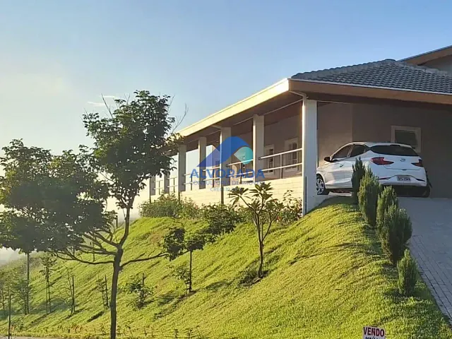 Casa com 1036m² 3 quartos e 3 banheiros, à venda, no bairro Condomínio Residencial Mantiqueira em São José dos Campos