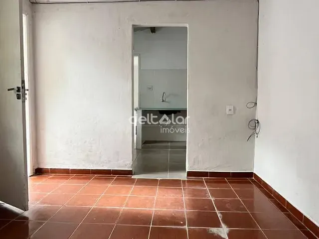Casa com 40m² 1 quarto e 1 banheiro, para alugar, no bairro São Bernardo em Belo Horizonte