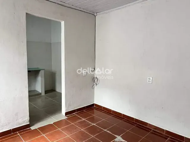 Casa com 40m² 1 quarto e 1 banheiro, para alugar, no bairro São Bernardo em Belo Horizonte