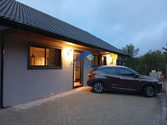 Casa 3 quartos e 4 banheiros, à venda, no bairro Parque da Água Santa em Campos do Jordão