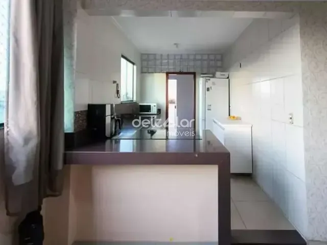 Casa com 300m² 4 quartos e 4 banheiros, para alugar, no bairro Céu Azul em Belo Horizonte