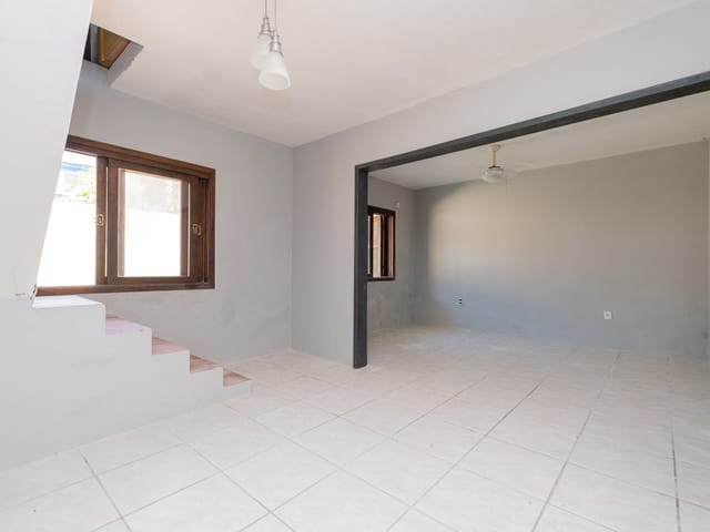 Casa 4 quartos e 2 banheiros, à venda, no bairro Laranjal em Pelotas