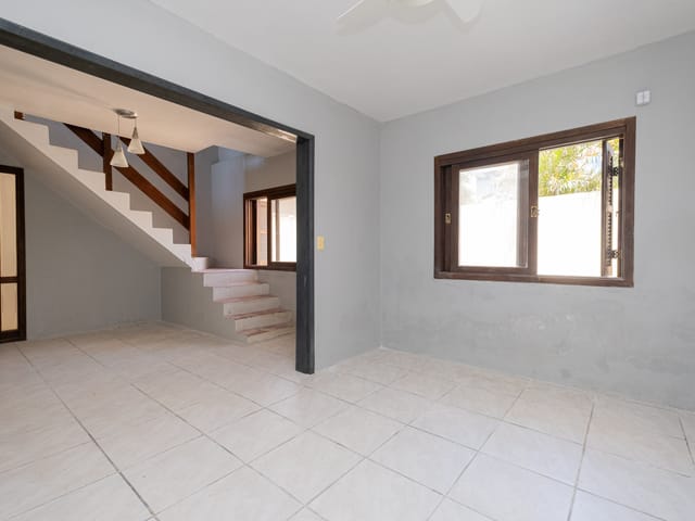 Casa 4 quartos e 2 banheiros, à venda, no bairro Laranjal em Pelotas