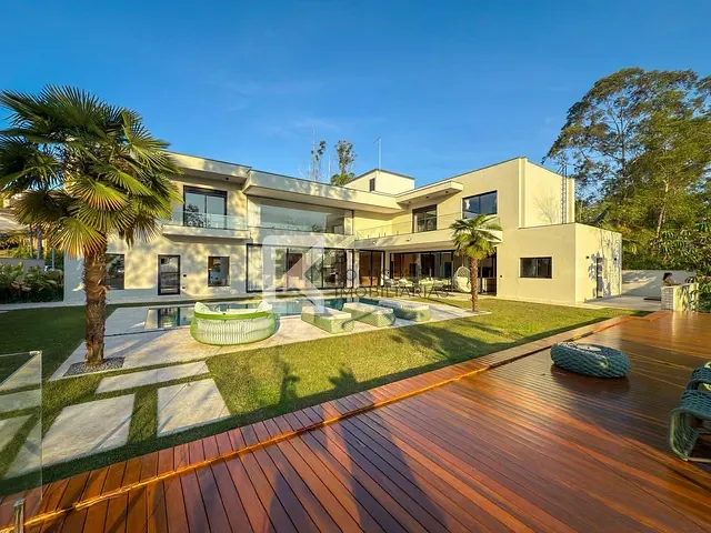 Casa com 1000m² 4 quartos e 6 banheiros, à venda, no bairro São Paulo II em Cotia