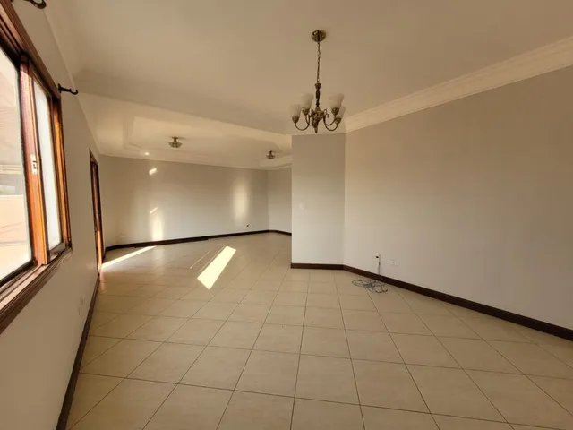 Casa com 360m² 4 quartos e 3 banheiros, para alugar, no bairro Urbanova em São José Dos Campos