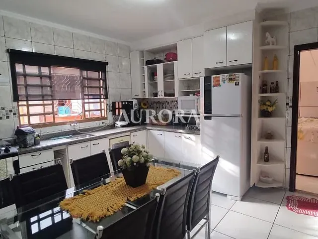 Casa com 220m² 3 quartos e 3 banheiros, à venda, no bairro C. H. Armindo Guazzi em Londrina