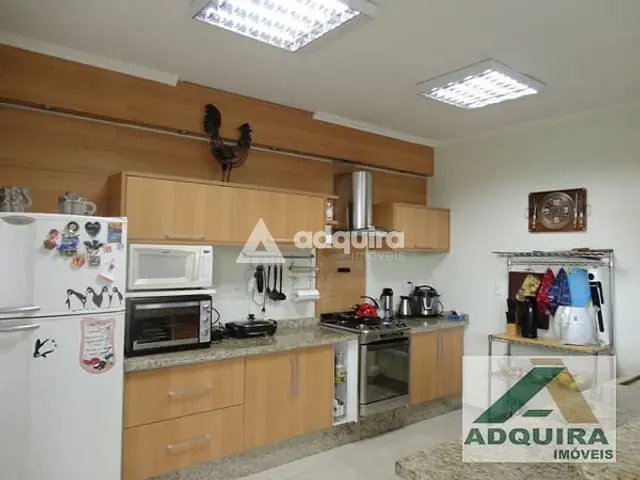 Casa com 364m² 4 quartos e 4 banheiros, à venda, no bairro Centro em Ponta Grossa