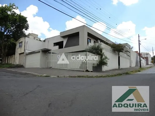 Casa com 364m² 4 quartos e 4 banheiros, à venda, no bairro Centro em Ponta Grossa