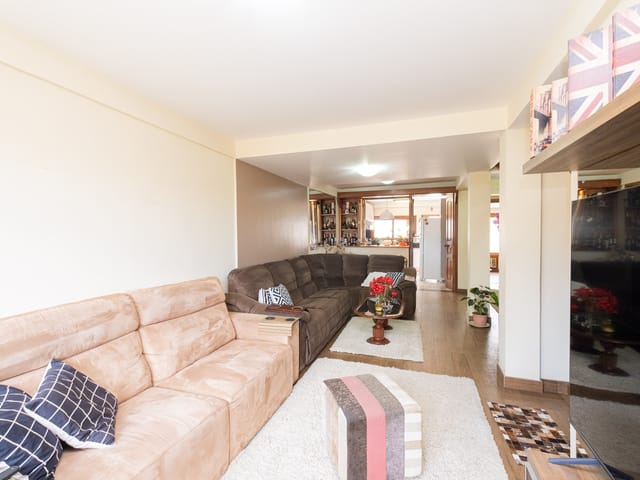 Casa com 273m² 5 quartos e 5 banheiros, à venda, no bairro Areal em Pelotas
