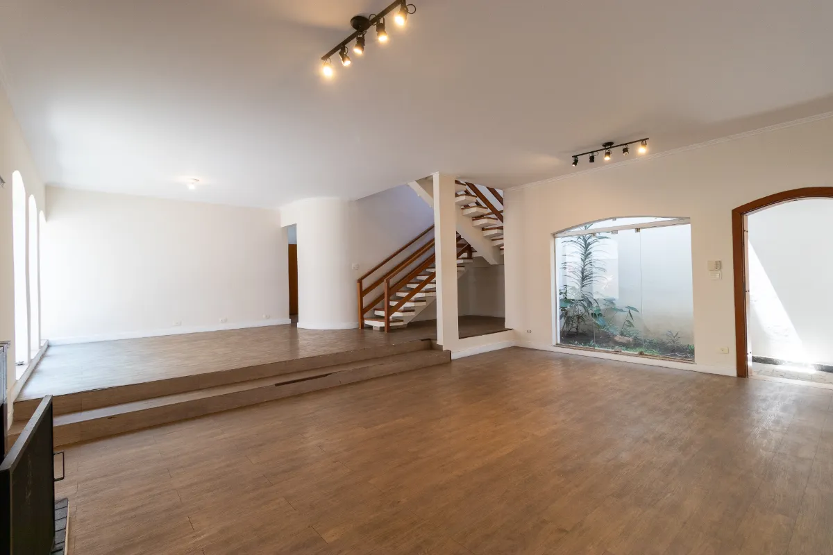 Casa para venda e locação em Santo Amaro com 4 quartos, sendo 1 suíte, 250m²