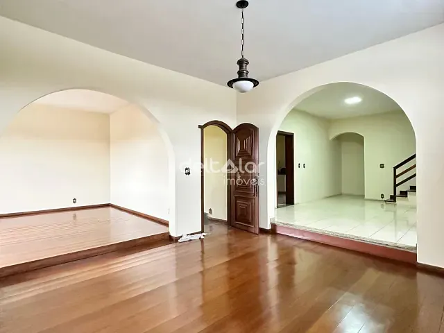 Casa com 328m² 5 quartos e 4 banheiros, para alugar, no bairro Jardim Montanhês em Belo Horizonte