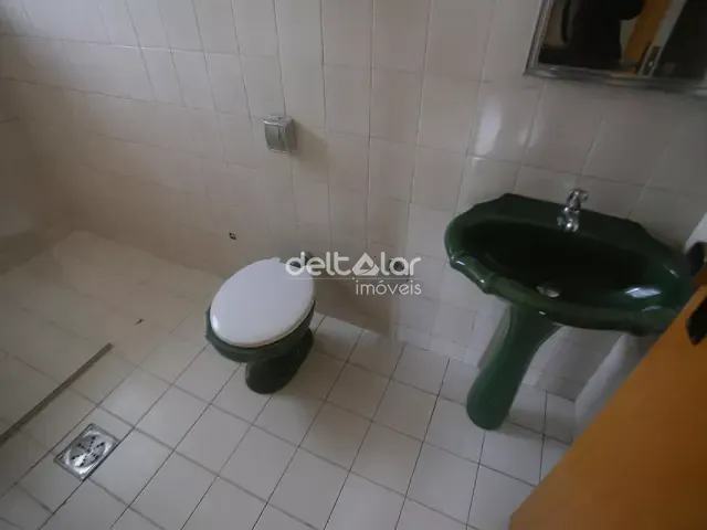 Casa com 328m² 5 quartos e 4 banheiros, para alugar, no bairro Jardim Montanhês em Belo Horizonte