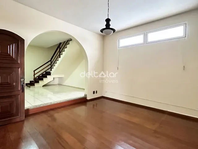 Casa com 328m² 5 quartos e 4 banheiros, para alugar, no bairro Jardim Montanhês em Belo Horizonte