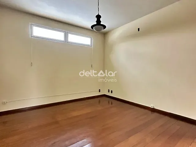 Casa com 328m² 5 quartos e 4 banheiros, para alugar, no bairro Jardim Montanhês em Belo Horizonte