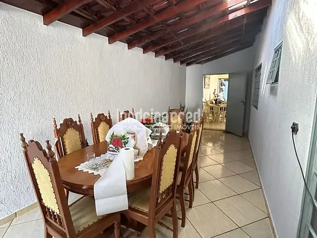Casa com 200m² 3 quartos e 1 banheiro, à venda, no bairro Jardim Neman Sahyun em Londrina