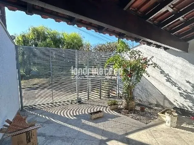 Casa com 200m² 3 quartos e 1 banheiro, à venda, no bairro Jardim Neman Sahyun em Londrina