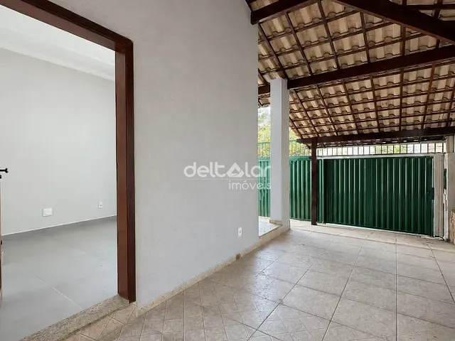 Casa com 180m² 3 quartos e 1 banheiro, à venda, no bairro Santa Mônica em Belo Horizonte
