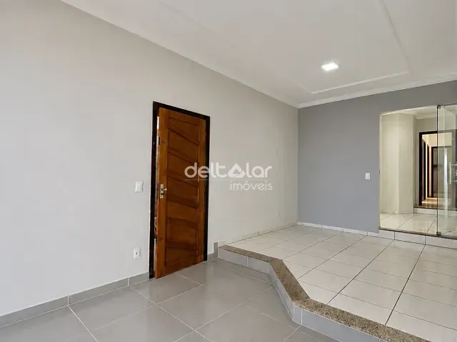 Casa com 180m² 3 quartos e 1 banheiro, à venda, no bairro Santa Mônica em Belo Horizonte