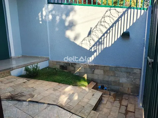Casa com 180m² 3 quartos e 1 banheiro, à venda, no bairro Santa Mônica em Belo Horizonte