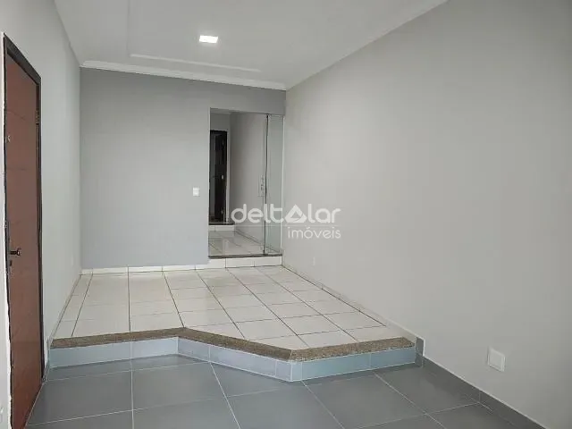Casa com 180m² 3 quartos e 1 banheiro, à venda, no bairro Santa Mônica em Belo Horizonte
