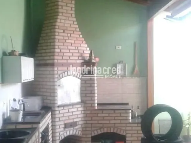 Casa com 200m² 3 quartos e 1 banheiro, à venda, no bairro Jardim Neman Sahyun em Londrina