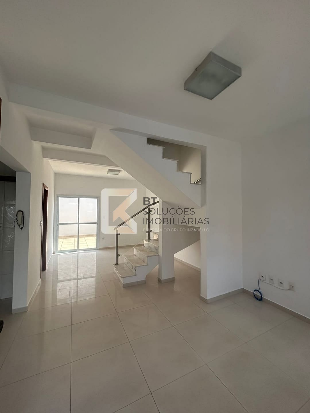 Casa para alugar com 3 quartos, 140m² - Foto 1