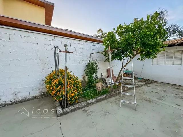 Casa com 300m² 4 quartos e 4 banheiros, à venda, no bairro Residencial Jardim dos Estados em Taubaté
