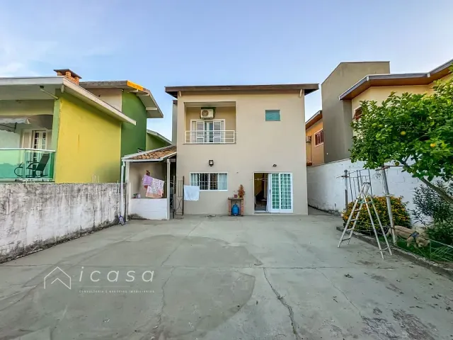 Casa com 300m² 4 quartos e 4 banheiros, à venda, no bairro Residencial Jardim dos Estados em Taubaté