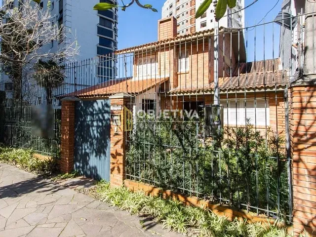Casa 4 quartos e 4 banheiros, para alugar, no bairro Bela Vista em Porto Alegre