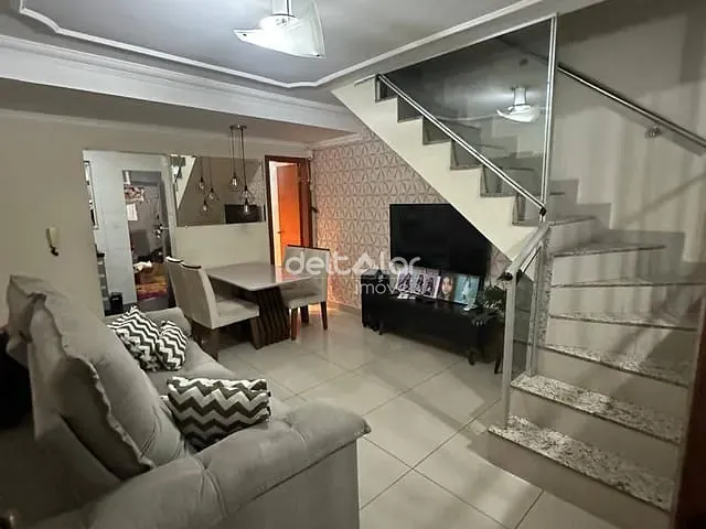 Casa 2 quartos e 3 banheiros, à venda, no bairro Candelária em Belo Horizonte