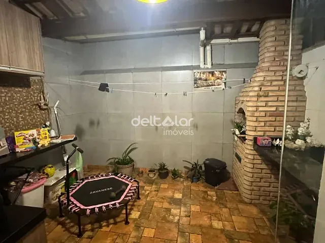 Casa 2 quartos e 3 banheiros, à venda, no bairro Candelária em Belo Horizonte