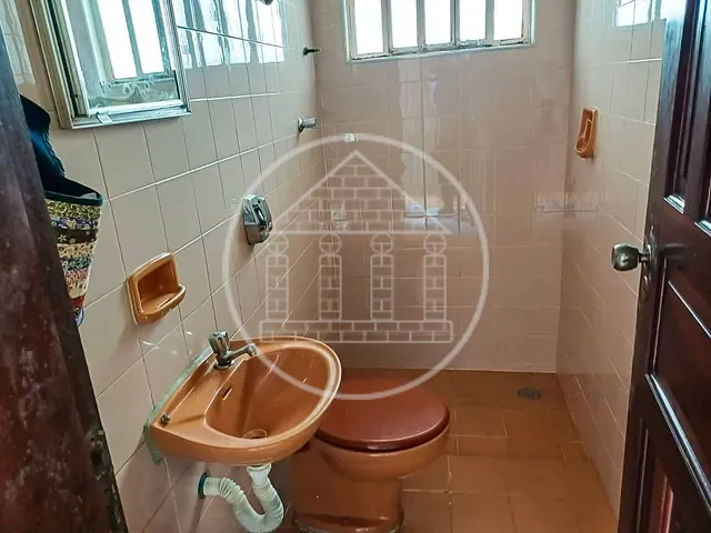 Casa com 330m² 4 quartos e 2 banheiros, à venda, no bairro Interlagos em São Paulo